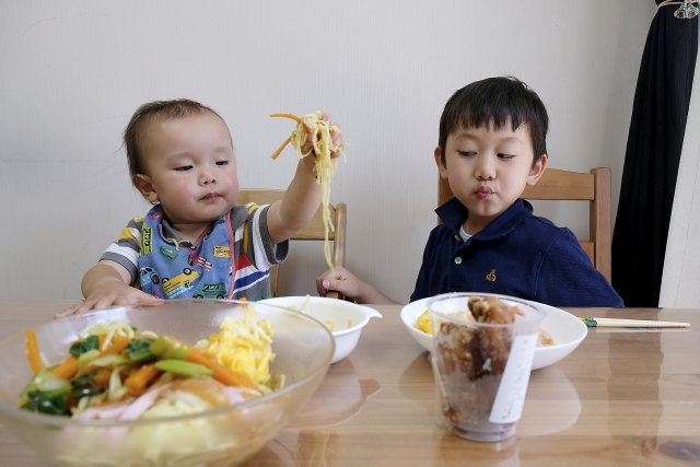 手づかみ食べ